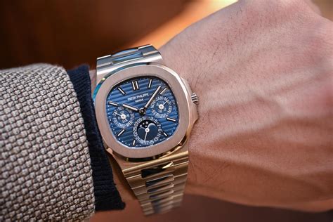 Insider: Patek Philippe Nautilus Perpetual Calendar .